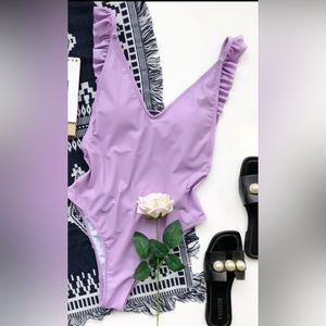 Low back 1-piece with ruffle